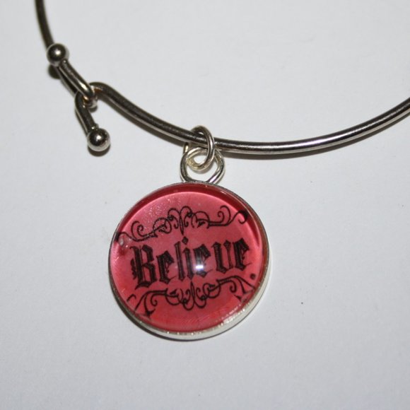 💖 Silver & Pink “BELIEVE” Charm Bracelet · Fits 7" Wrist - Picture 1 of 4